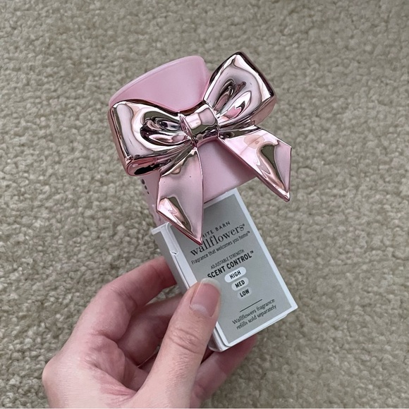 Bath & Body Works Pink Bow Scent Control Wallflower Plug - Picture 10 of 15